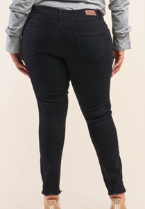 BLACK RIPPED PLUS SIZE JEANS